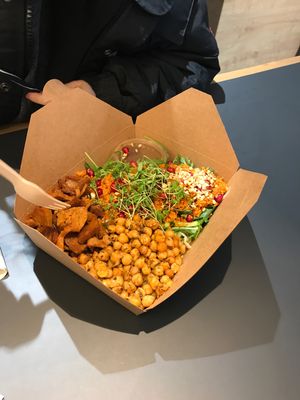 Vegan Salad with seitan  at Neue Dönastie - Kronenstrasse in Stuttgart