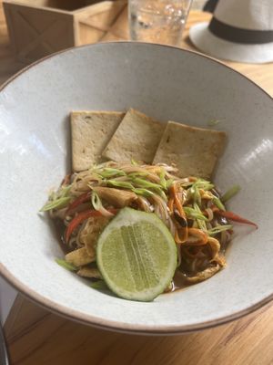 Nice vegan pad thai with tofu. However, mine came with eggs for some reason so I had to remove them to be able to eat, so make sure to specify no eggs when you order😄 at Los 7 Mares in La Guajira