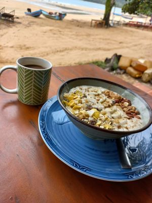 Banana & Peanut smoothie Bowl (vegan) at Bongs in Koh Rong