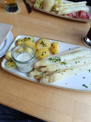 Went there yesterday for asparagus. It was lovely and portions were huge. Loved it at T.R.U.D.E. in Hamburg