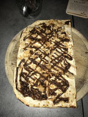 Süßer Schokoladen-Flammkuchen ohne Vanilleschmand und damit vegan :-) at T.R.U.D.E. in Hamburg
