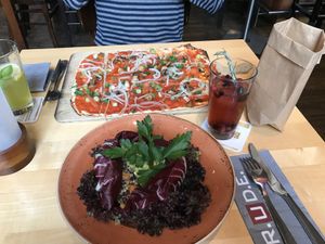 Salat und Flammkuchen at T.R.U.D.E. in Hamburg
