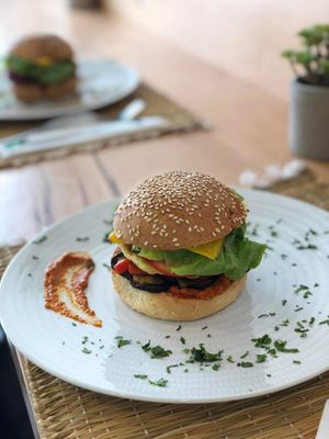 Burger légumes grillés at Veggie Pause  in Fes