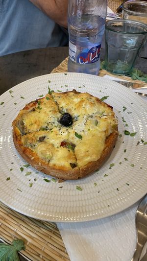 Morrocan Pizzeta  at Veggie Pause  in Fes