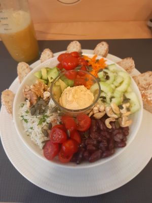 Buddha bowl and a banana smoothie 😍 at Veggie Pause  in Fes