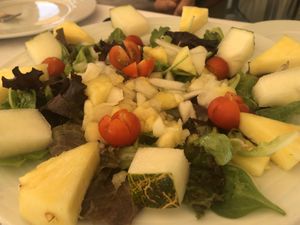 Ensalada con fruta  at Xaloc Lounge in Alicante