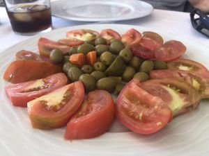 Tomate y aceitunas   at Xaloc Lounge in Alicante