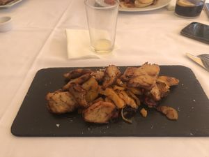 No pollo con patatas   at Xaloc Lounge in Alicante