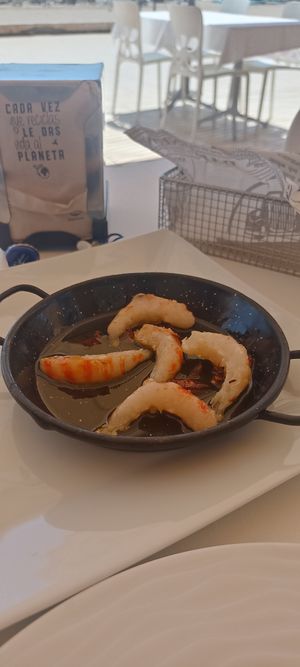 Vegan garlic prawns at Xaloc Lounge in Alicante