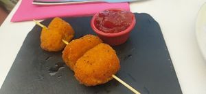 Polpette di formaggio at Xaloc Lounge in Alicante