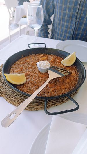 Paella with vegan shrimps at Xaloc Lounge in Alicante