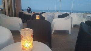 es hora de relajarse. . . at Xaloc Lounge in Alicante