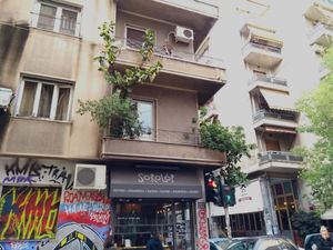 Solorop: Primarily a non-vegan ice cream vendor, with around 3 vegan ice cream options (ask as they're not currently labeled. 1 bakery item clearly labelled "vegan" on menu) at Sorolop in Athens