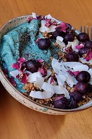 Blueberries & coconut smoothie bowl at WAVE in East London