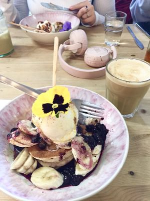 Berry pancakes topped with ice cream and a peanut butter latte 🥰 at WAVE in East London