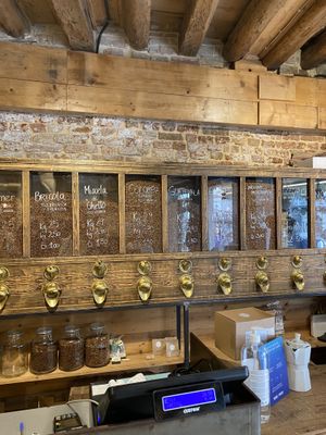 Diversi tipi di caffè a scelta  at Torrefazione Cannaregio in Venice