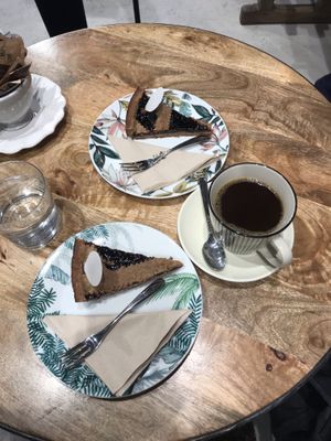 Raspberry/berry tart and black Americano  at Torrefazione Cannaregio in Venice