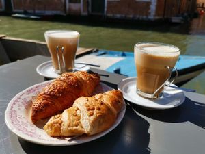 Croissant and Latte Macchiato with Soy and Oat Milk at Torrefazione Cannaregio in Venice