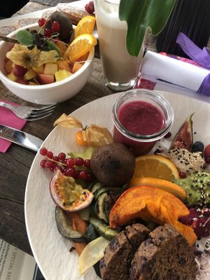 Pancakes in background not vegan   at Netzer in Stuttgart