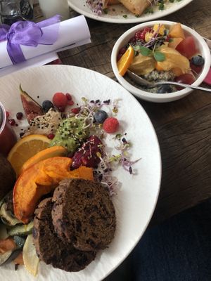 Breakfast with chia pudding   at Netzer in Stuttgart