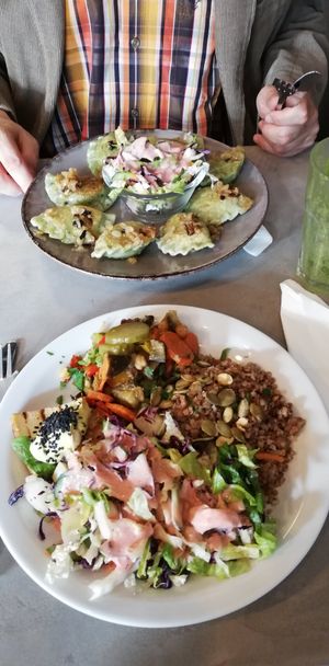 Lunch of the day and dumplings with spinach ❤️ at Caffe Miasto in Warsaw