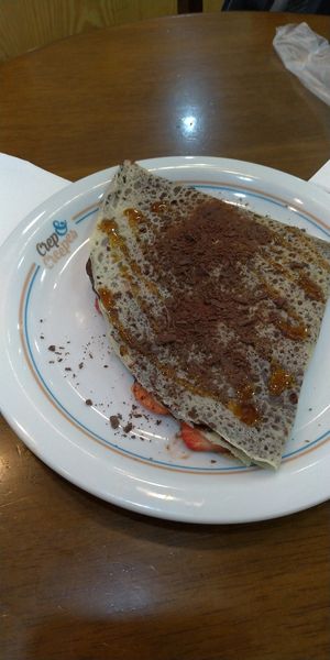 Crepe Vegano de morango e banana at Crep & Creepes in Pocos De Caldas