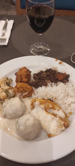 Plato combinado at Jardim das Cerejas - Chiado in Lisbon