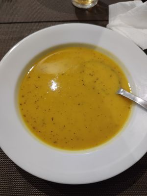 Vegan hot soup at Jardim das Cerejas - Chiado in Lisbon
