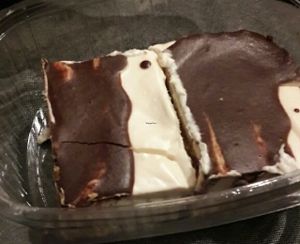 chocolate and vanilla cake at Jardim das Cerejas - Chiado in Lisbon