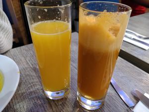 Orange juice and apple-carrot juice at Jardim das Cerejas - Chiado in Lisbon