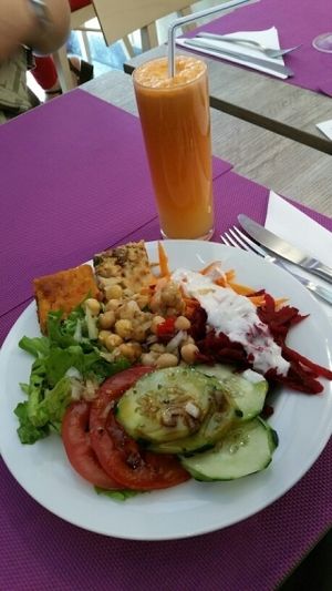 buffet d'entrées  at Jardim das Cerejas - Chiado in Lisbon