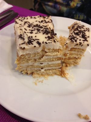 Vanilla cake at Jardim das Cerejas - Chiado in Lisbon