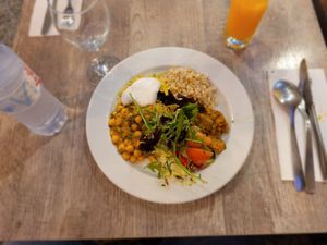 Buffet Essen 2 at Jardim das Cerejas - Chiado in Lisbon