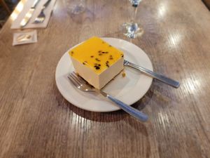 Cheesecake mit Passionsfrucht at Jardim das Cerejas - Chiado in Lisbon