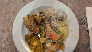 Sampling of hot dishes at Jardim das Cerejas - Chiado in Lisbon