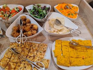 Delicious salad, falafel at Jardim das Cerejas - Chiado in Lisbon