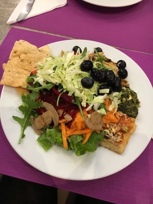 buffet food at Jardim das Cerejas - Chiado in Lisbon