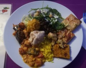Buffet dinner at Jardim das Cerejas - Chiado in Lisbon