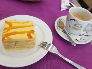 Cookies-mango cake at Jardim das Cerejas - Chiado in Lisbon