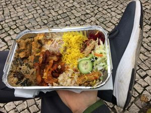 Save 2€ on a loaded up takeout plate at Jardim das Cerejas - Chiado in Lisbon