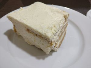 Cocos cookie dessert at Jardim das Cerejas - Chiado in Lisbon