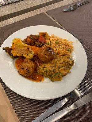 We eat 3 at Jardim das Cerejas - Chiado in Lisbon