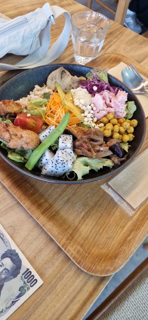 Vegetable salad rice bowl at Rakuen Cafe in Naha