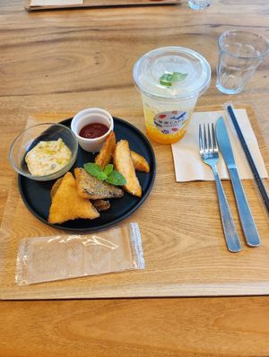   at Rakuen Cafe in Naha