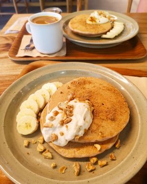 Pancakes at Rakuen Cafe in Naha