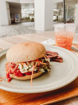 Whole grain burger at Rakuen Cafe in Naha