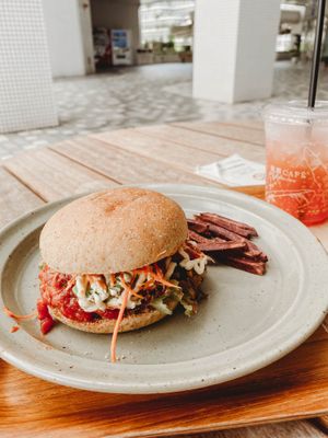 Whole grain burger at Rakuen Cafe in Naha