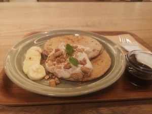 Vegan pankakes at Rakuen Cafe in Naha
