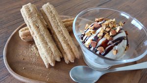 Ice cream & churros at Churros Chilin-no-suzu in Yomitan