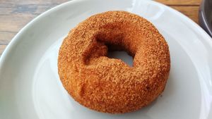 Cinnamon sugar donuts at Churros Chilin-no-suzu in Yomitan